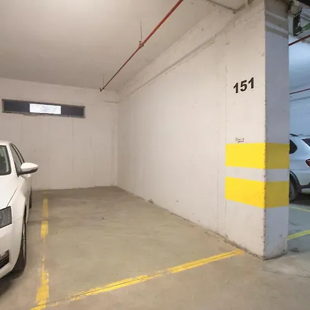 Ring Family - Spacious 2br Apartment, Tub And Shower, Free Underground Parking, Terrace