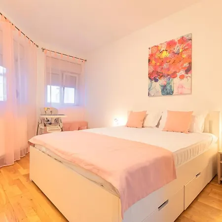 Appartement Ring Family - Spacious 2br Apartment, Tub And Shower, Free Underground Parking, Terrace *