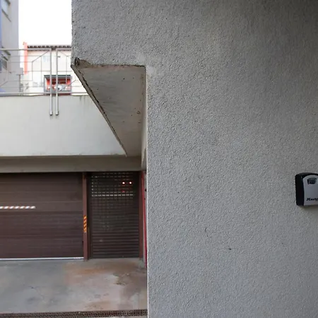 Ring Family - Spacious 2br Apartment, Tub And Shower, Free Underground Parking, Terrace