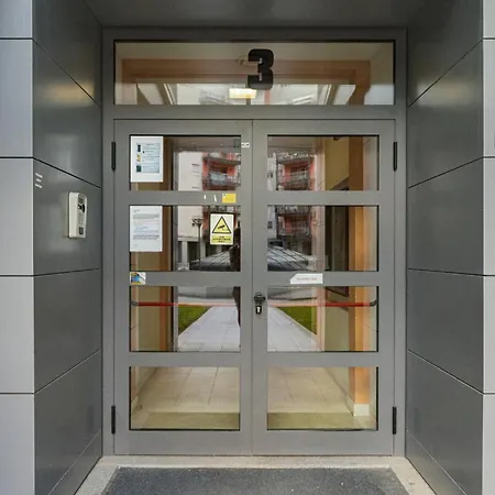 Ring Family - Spacious 2br Apartment, Tub And Shower, Free Underground Parking, Terrace *