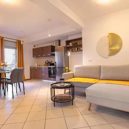Ring Family - Spacious 2br Apartment, Tub And Shower, Free Underground Parking, Terrace