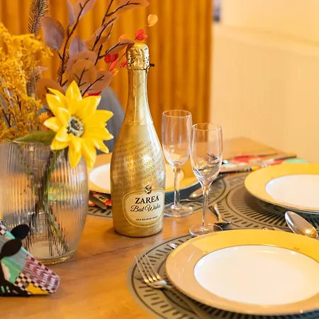 Ring Family - Spacious 2br Apartment, Tub And Shower, Free Underground Parking, Terrace