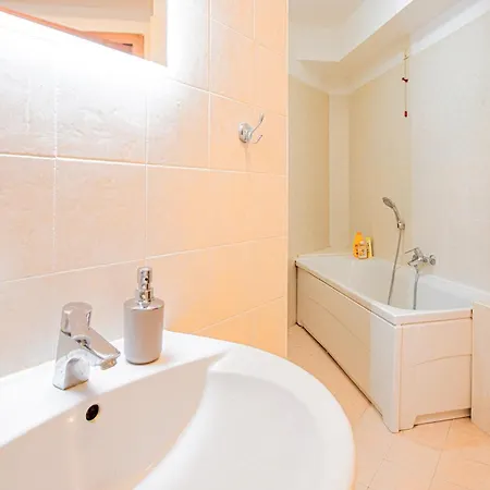 Ring Family - Spacious 2br Apartment, Tub And Shower, Free Underground Parking, Terrace Lägenhet Timişoara