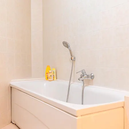Ring Family - Spacious 2br Apartment, Tub And Shower, Free Underground Parking, Terrace Appartement